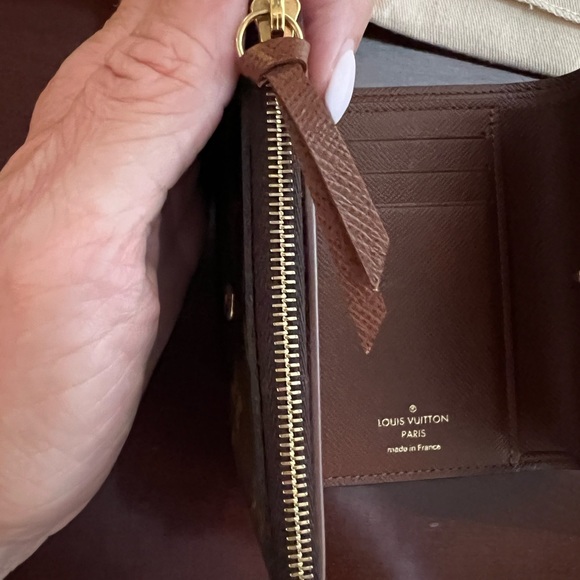 SOLD Authentic Louis Vuitton Victorine wallet - Picture 8 of 10